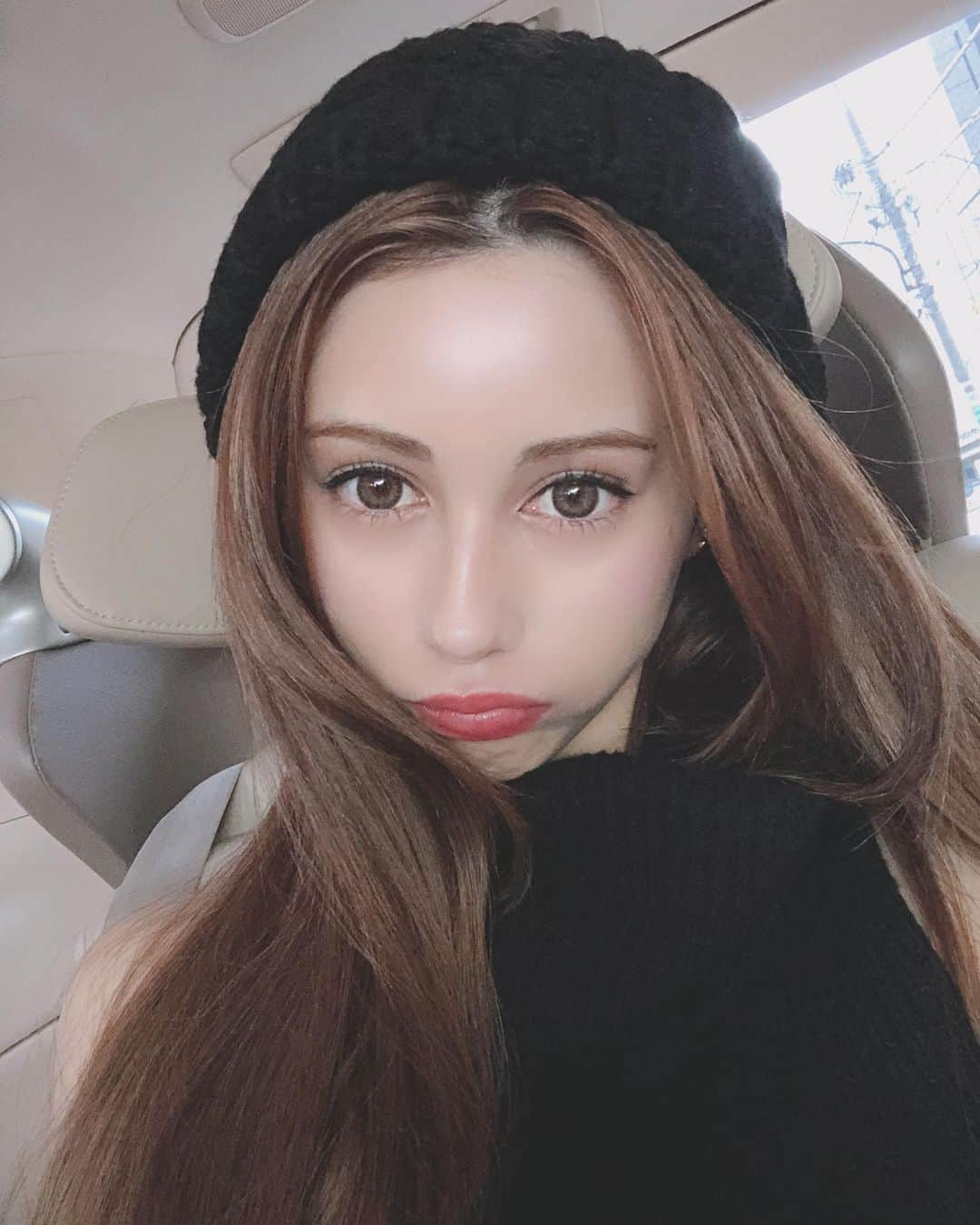 ダレノガレ明美さんのインスタグラム写真 - (ダレノガレ明美Instagram)「ニット帽始めました。 涼しくなってきたよー 嬉しい どんどん寒くなりましょ！ 冬は今より全身黒になるから、夜黒すぎて車にひかれないように気をつけなきゃいけないのよね。 あ！本日、19時からぐるナイ2時間SPに出演するよ。 料理バトルです。相棒が最高です。見てね！」10月3日 12時19分 - darenogare.akemi