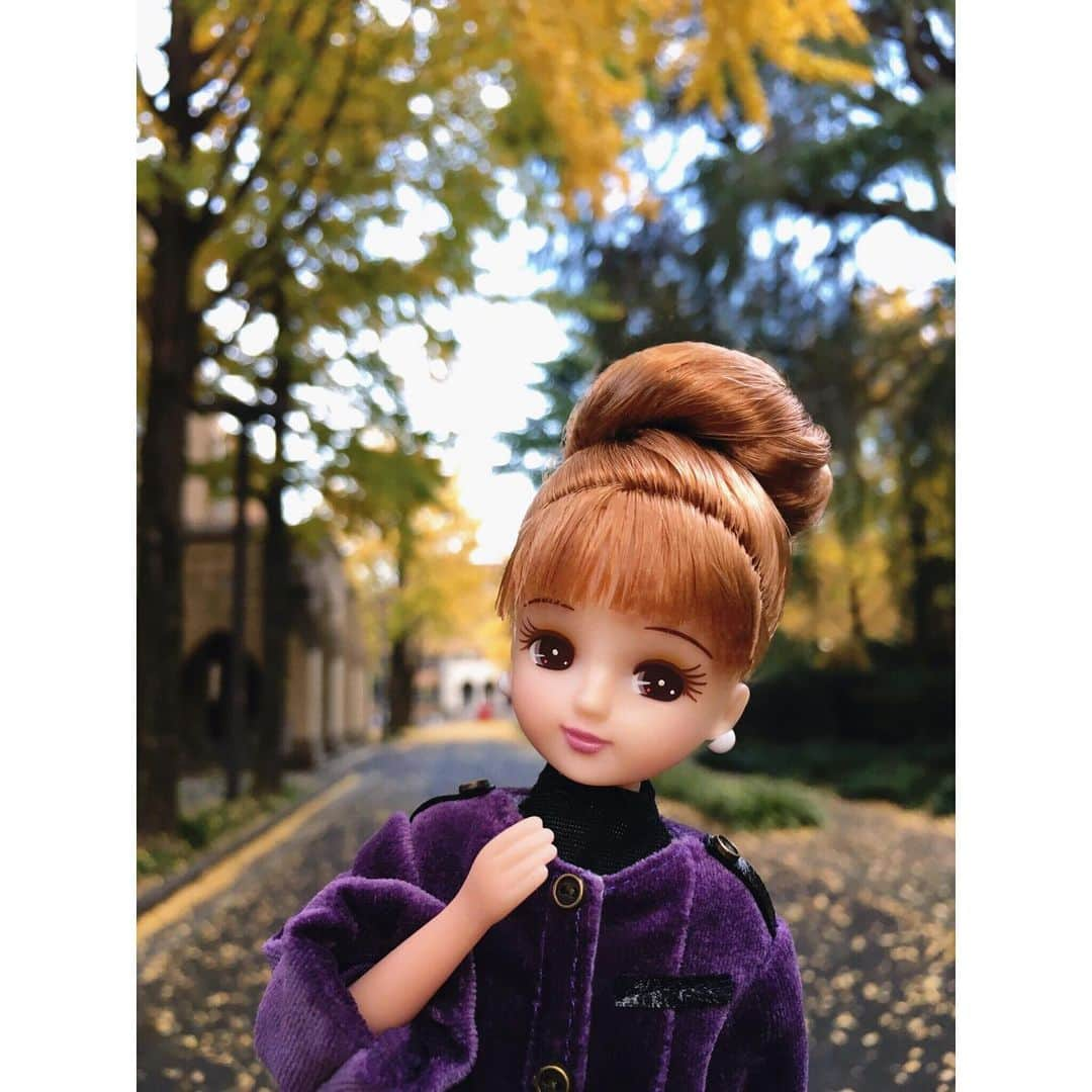 リカちゃんさんのインスタグラム写真 - (リカちゃんInstagram)「I smell the fragrance of #orangeolive from somewhere♪ どこかから素敵な香りが…♪ あ！これは #金木犀 ね！最近は金木犀の香りのフレグランスやボディクリームもあるんだって☆ 秋が終わってからも、この香りを楽しめるなんてステキ♡ リカも試してみようかな♪ #リカちゃん #fashion #ootd #hairstyle #licca #liccadoll #japanesedoll #japan #girl #instadaily #instagood #instagramjapan #instagram」10月3日 12時30分 - bonjour_licca