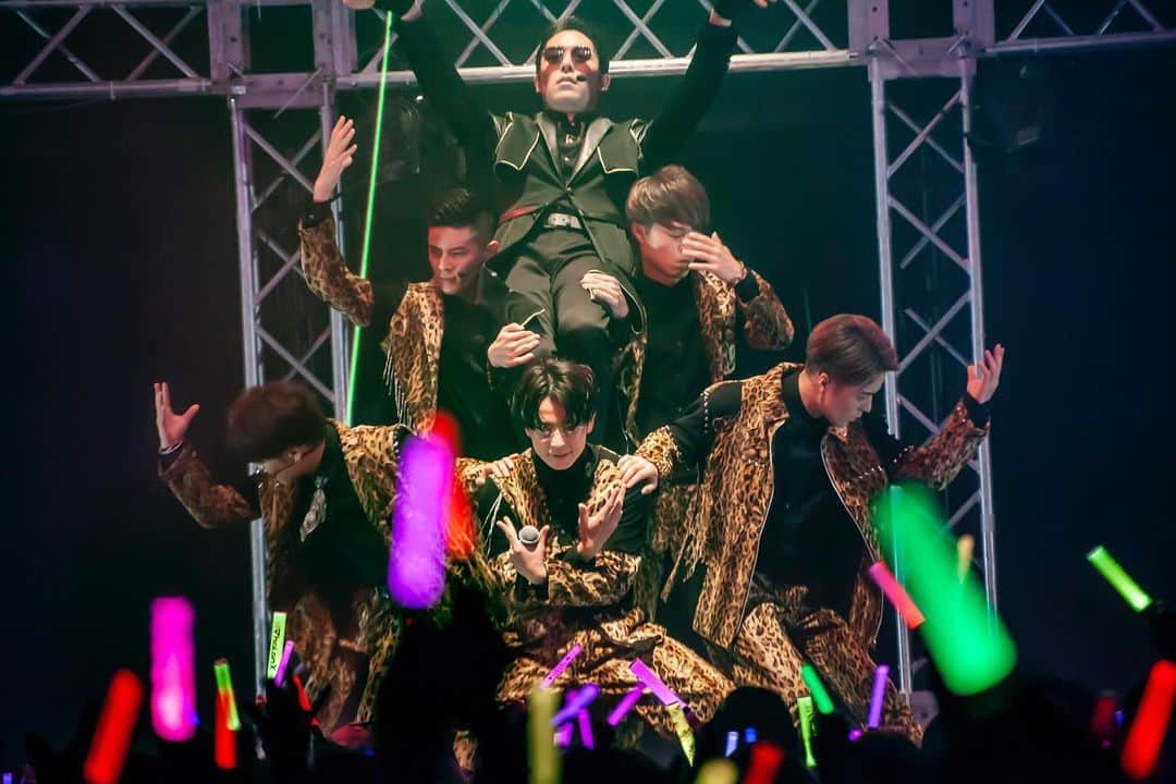 FISHBOYのインスタグラム：「. . RADIOFISH ワンマンライブ "NIRVANA" @zepp_divercitytokyo が終了しました。 . 最高に良いライブが観客の皆さんと一緒に作れた！と思ってます☺ . どういう形になって、どんな物を生んでくのか。radiofishはその可能性に非常に富んだグループ。ここからのストーリーをこれからも是非楽しみにしていただけたら✨ . 本当にありがとうございました！！！🔥🔥🔥 #radiofish #NIRVANA  photographer: @taka_tallman」