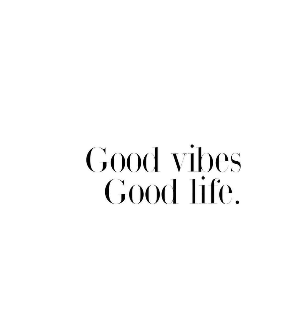 ロビンさんのインスタグラム写真 - (ロビンInstagram)「Good vibes Good life.  大事だなとすごく感じる 楽しまないと  Transform negative emotions into positive ones. Smile. Laugh.  #goodvibesgoodlife #quote #life」10月3日 12時51分 - robin_officialjp