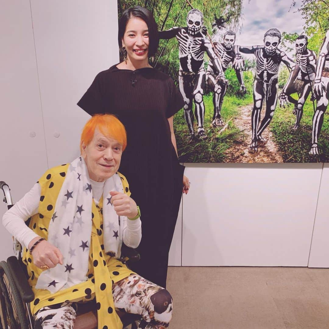 ヨシダナギさんのインスタグラム写真 - (ヨシダナギInstagram)「* 【 ヨシダナギTV出演のお知らせ／TV appearance 】 I will be appearing on the program “SWITCH Interview” airing on NHK Eテレ on October 5. * どうも、こんにちは。 3分に1度は物を落とすヨシダです。 * 本日はテレビの出演のお知らせでございます。 * ◾︎ SWITCHインタビュー達人達 放送日：10月5日(土)22時〜23時 番組名：SWITCHインタビュー達人達（NHK Eテレ） * 今回は番組内で、志茂田景樹さんと対談をさせていただきました。対談というよりはカウンセリングをしていただいた感じになりましたが、ぜひ、異色過ぎる対談を見届けてやって下さいましー。 * ————————————————— Stylist: YOSHI MIYAMASU (SIGNO) Costume: LIMI feu (@limifeu_official ) Hair&Make: YOUCA ( @youca1220 ) ————————————————— * #ヨシダナギ と #志茂田景樹 さん #SWITCHインタビュー達人達 #対談のはずが何故かカウンセリング #色味のぶつかりあい #nhk #Eテレ #達人達 #nagiyoshida #photographer  #switchintaview」10月3日 12時55分 - nagiyoshida