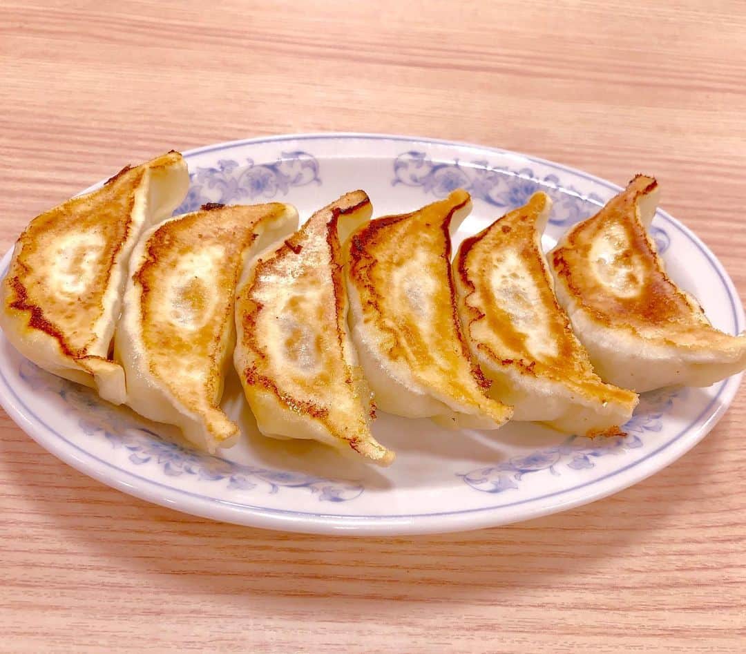 のインスタグラム：「先日久々のぎょうざの満州に。 相変わらず3割うまいぜ。 私、ここの餃子大好きなんです。  #ぎょうざの満州  #3割うまい」