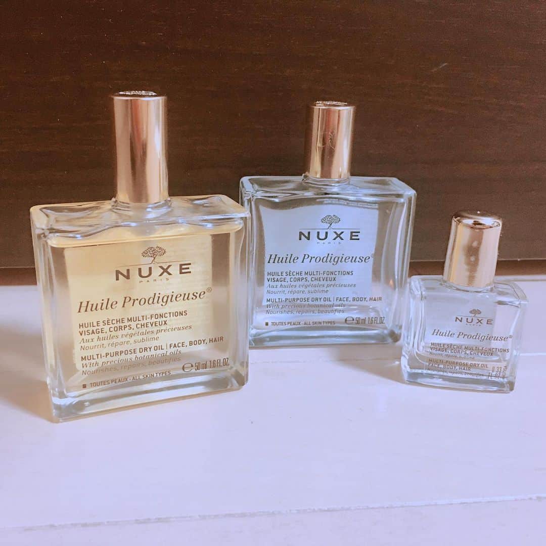 鎌田梢のインスタグラム：「#nuxe のオイル、とーてもよくてもう4.5本くらい使ってます。髪の毛とネイルオイルに使ってるけど、しっとり具合がちょうどいいし、なにより香りが！外国の！いい香り！モテる！かもしれない香り！！ #ヘアオイル #ボディオイル」