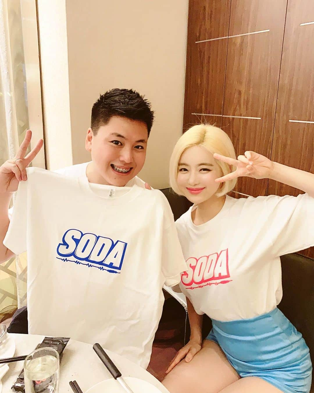 Dj Sodaさんのインスタグラム写真 - (Dj SodaInstagram)「28번째 #런치위드소다 는 싱가폴의 유진이예요~🤗 ( @eugeneyw ) 이번엔 특별하게 생일인 분을 뽑았어요!🎂생일에 저를 보기 위해서 멀리에서 와서 와이프와 제 공연을 재밌게 즐겨준 정말 멋진 팬이에요!!💙💗 The 28th #LunchwithSoda  is Eugene from Singapore~🤗(@eugenyew) This time, I picked a special birthday person! 🎂He’s a great fan, who came from afar and enjoyed my show with his wife on his birthday 💙💗. . #LunchWithSoda #TeamSoda #런치위드소다」10月3日 14時08分 - deejaysoda