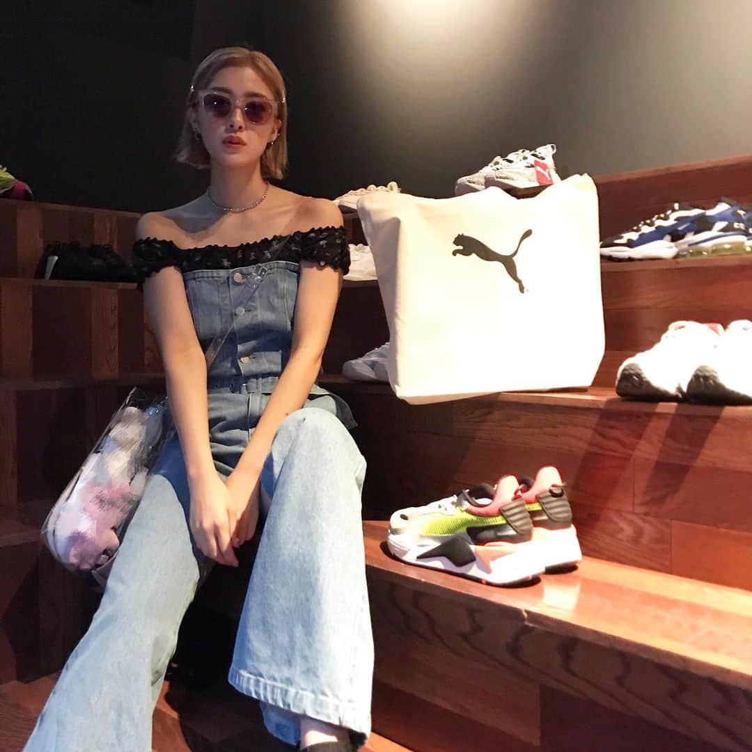 夏焼雅さんのインスタグラム写真 - (夏焼雅Instagram)「AW19 PUMA OPEN HOUSE🐅﻿ ﻿ @puma のスニーカー履きやすくて疲れないし 可愛いくて すき👟❤️﻿ ﻿ #puma ﻿ #プーマ﻿ #スニーカー ﻿ #shoes ﻿ #fashion #みやフク」10月3日 14時25分 - miyaaa0825