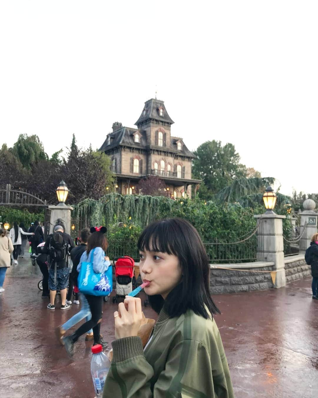 松井愛莉さんのインスタグラム写真 - (松井愛莉Instagram)「Disneyland Paris🇫🇷 パリでディズニーにも行ってきた！ めちゃめちゃ楽しかった～😊」10月3日 14時23分 - airi1226_official