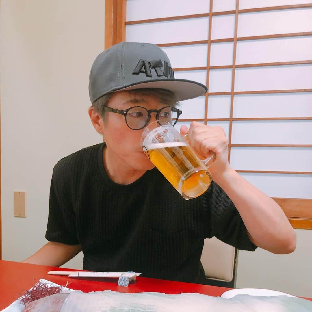 田村淳さんのインスタグラム写真 - (田村淳Instagram)「BASEにて atsushimeganeというお店をやってます。基本的には眼鏡屋さんなのですが、帽子を売ったり、本やCDを売ったり、今後は洋服も…僕のお眼鏡にかなったモノを販売していこうと思います！  ショップはプロフィールのURLからも飛べますし  コチラからも↓ https://honyasan.base.shop/  お待ちしておりまーす^_^  ATMG cap 新色が入荷したので お店覗きに来てフォローよろしくです。  眼鏡の新作も まもなく入荷します  #BASE #atsushimegane #メガネ #めがね #眼鏡」10月3日 14時38分 - atsushilb