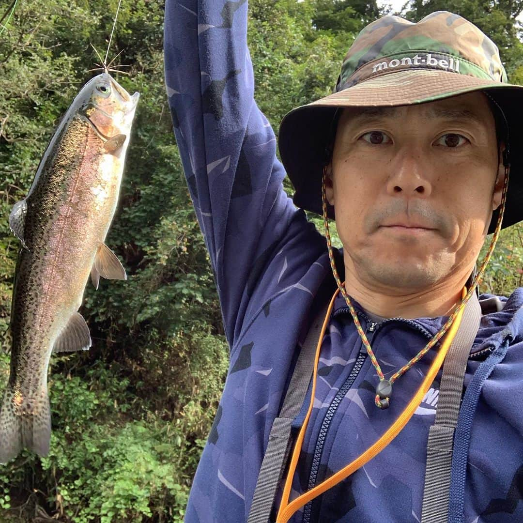 東野幸治さんのインスタグラム写真 - (東野幸治Instagram)「結局、一度も山奥の渓流でテンカラ釣りをせずにシーズンが終わった。 フィッシュオン鹿留で放流された魚をテンカラで釣るだけで終わる。来年こそは。」10月3日 14時57分 - higashinodesu