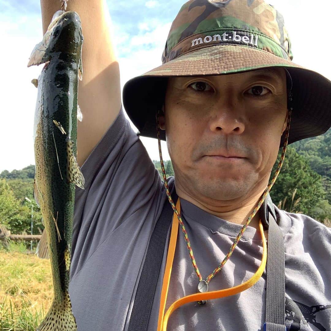 東野幸治さんのインスタグラム写真 - (東野幸治Instagram)「結局、一度も山奥の渓流でテンカラ釣りをせずにシーズンが終わった。 フィッシュオン鹿留で放流された魚をテンカラで釣るだけで終わる。来年こそは。」10月3日 14時57分 - higashinodesu