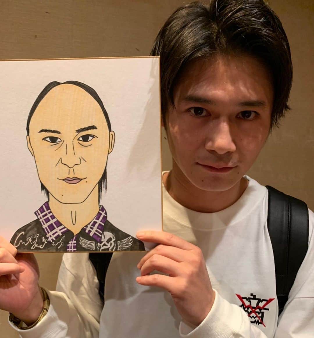 多田智佑さんのインスタグラム写真 - (多田智佑Instagram)「kento fukayaが書いてくれたさえない似顔絵。 どう見えてんねん！ ハゲてへんわ！ でも、何となく似てる。。 自分でもわかる。。 すげーなぁ！！ #kentofukaya #さえない似顔絵」10月3日 15時35分 - tottotada