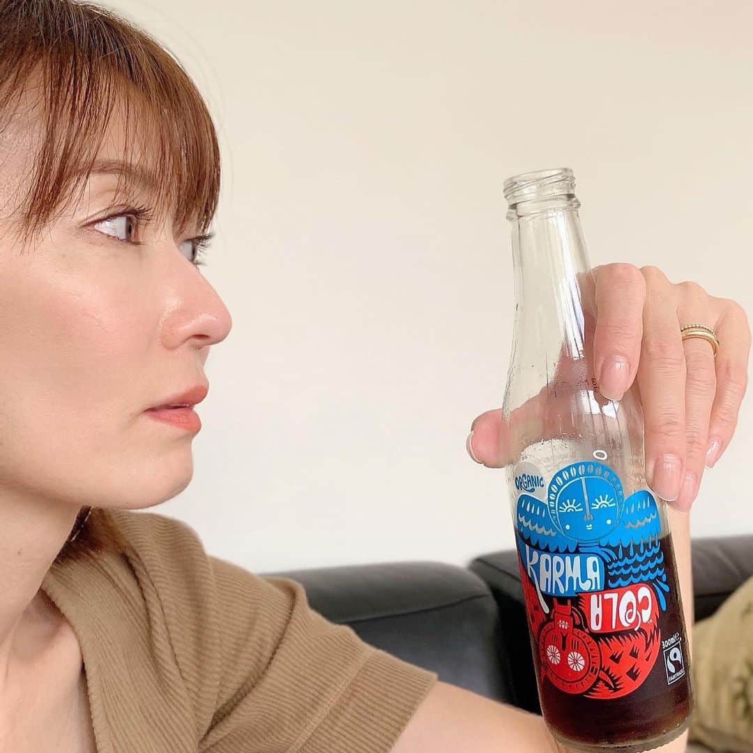 大河内奈々子さんのインスタグラム写真 - (大河内奈々子Instagram)「オーガニックコーラ 。 名前は 「Drink no Evil」。 コーラも オーガニックになるんだ！！ お味も良く ボトルも可愛い☺︎ ・ #organic #cola #karamacola  #たまに炭酸が飲みたくなる  #いつもはお水  @kiaoraorganics @biople」10月3日 15時40分 - nanakoohkouchi