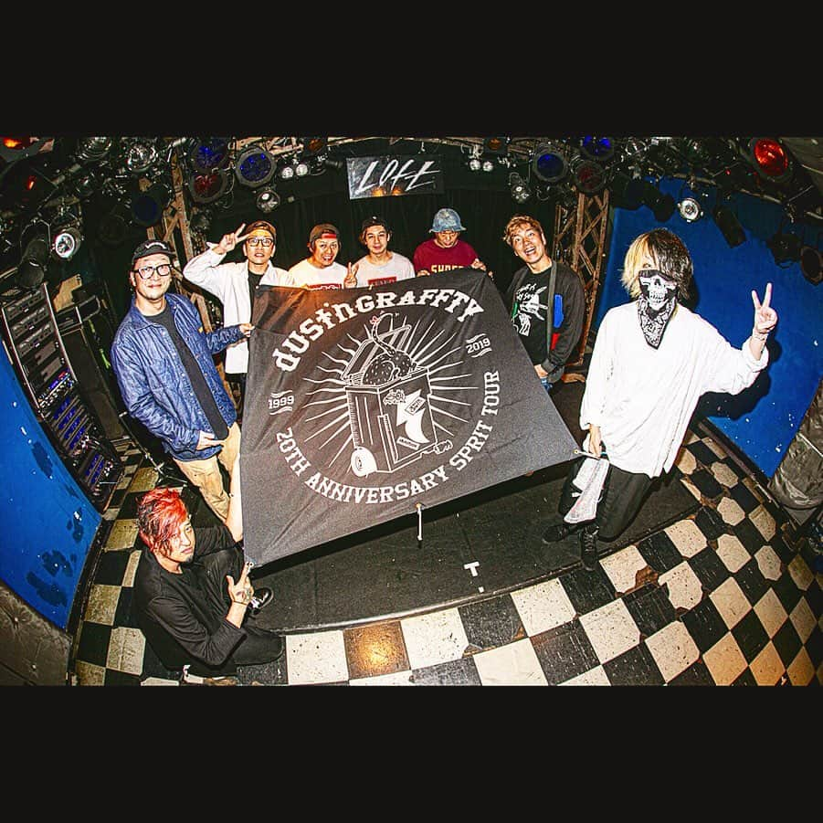 N∀OKIさんのインスタグラム写真 - (N∀OKIInstagram)「dust’nGRAFFTY 20TH ANNIVERSARY SPRIT TOUR  口もきかなかった 17年前の初邂逅 新宿ロフトから 互いに貫いて這い上がって 随分時は熟成されて ここぞって時はいつも 必ず鳴らしあって 酌み交わしてきた dustbox  積み重ねて舞い戻った 新宿ロフトには素晴らしい 未来が広がってた  まだまだ物語はここから  またいつかどこかで dust’nGRAFFTY お逢いましょう  ありがとうございました  写真 チャミスルチャプチェヌ @kawado_photo  #dustnGRAFFTY #新宿LOFT #dustbox #ROTTENGRAFFTY」10月3日 15時49分 - chairoy1945