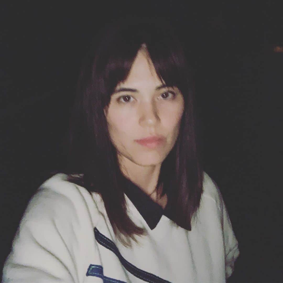 プリシラ・アーンのインスタグラム：「A night out 🌈 🌙」