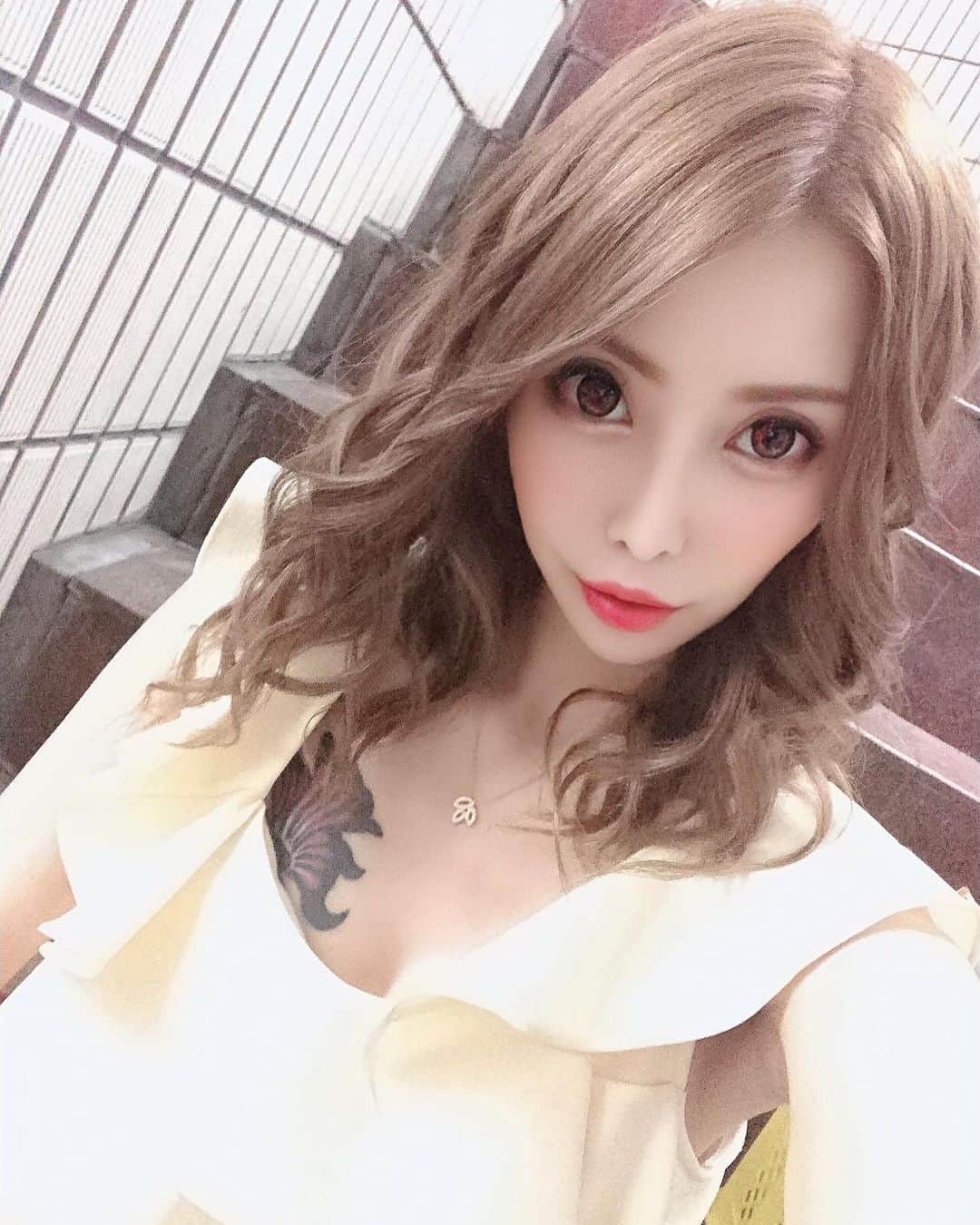 高橋沙弥華のインスタグラム：「来週はゆみぴとデート💑❤ 楽しみ😆💓 dioの洗い流さないトリートメント3本買ったし、毛先まぢで改善しますよーに🥺❣️ 11月名古屋遊び行こっかな予定😌  #神 #神トリートメント #フレーバー #髪の毛 #改善 #頼む #名古屋 #大好き #巻きおろし #アレンジ #ヘアメイク #髪の毛伸びた」