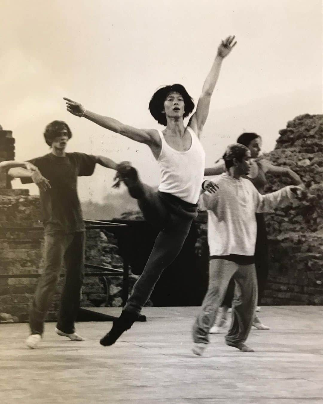 小林十市さんのインスタグラム写真 - (小林十市Instagram)「#throwback #tbt #taormina #taorminasicily #1997 #repetition #loiseaudefeu #mauricebejart #bejartballetlausanne  Photos de YukoMiyazawa」10月3日 16時03分 - monsieur_11