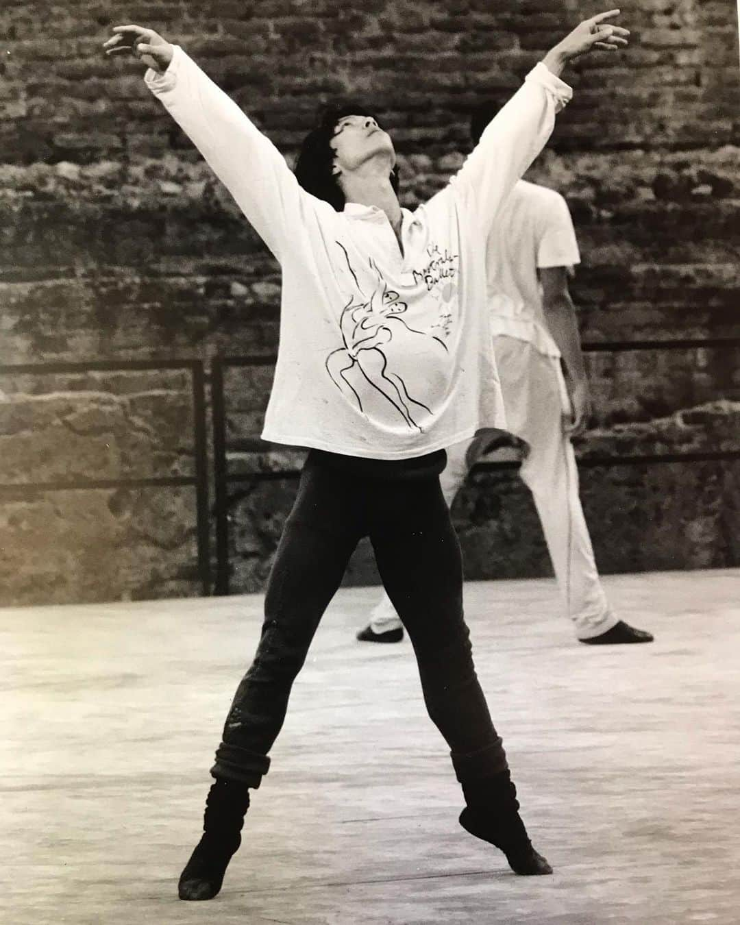 小林十市さんのインスタグラム写真 - (小林十市Instagram)「#throwback #tbt #taormina #taorminasicily #1997 #repetition #loiseaudefeu #mauricebejart #bejartballetlausanne  Photos de YukoMiyazawa」10月3日 16時03分 - monsieur_11