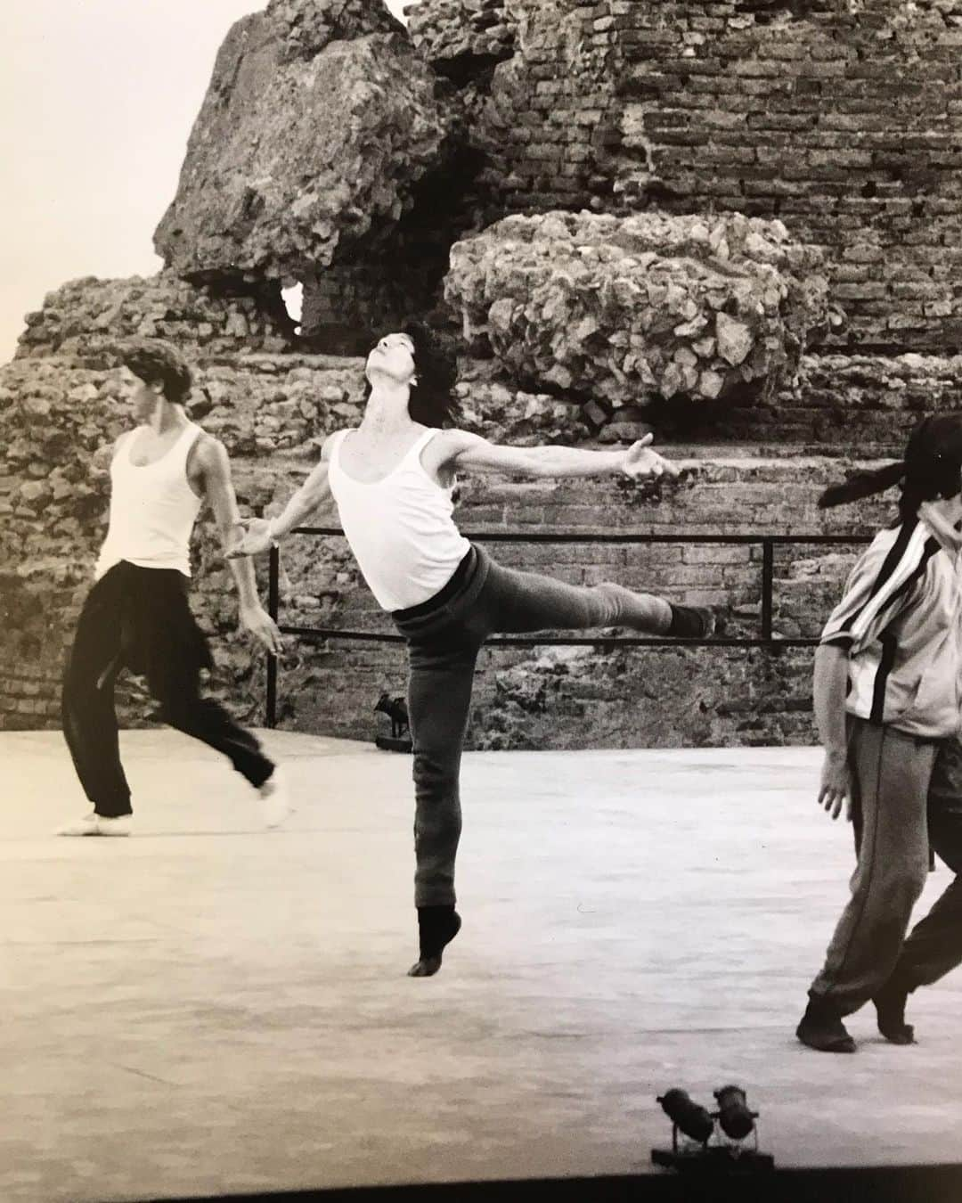 小林十市さんのインスタグラム写真 - (小林十市Instagram)「#throwback #tbt #taormina #taorminasicily #1997 #repetition #loiseaudefeu #mauricebejart #bejartballetlausanne  Photos de YukoMiyazawa」10月3日 16時03分 - monsieur_11