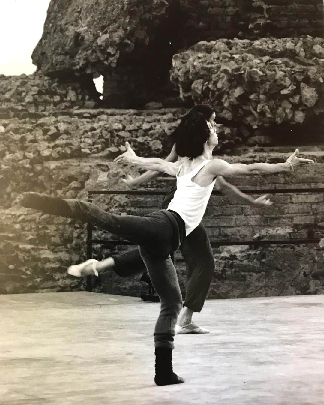 小林十市さんのインスタグラム写真 - (小林十市Instagram)「#throwback #tbt #taormina #taorminasicily #1997 #repetition #loiseaudefeu #mauricebejart #bejartballetlausanne  Photos de YukoMiyazawa」10月3日 16時03分 - monsieur_11