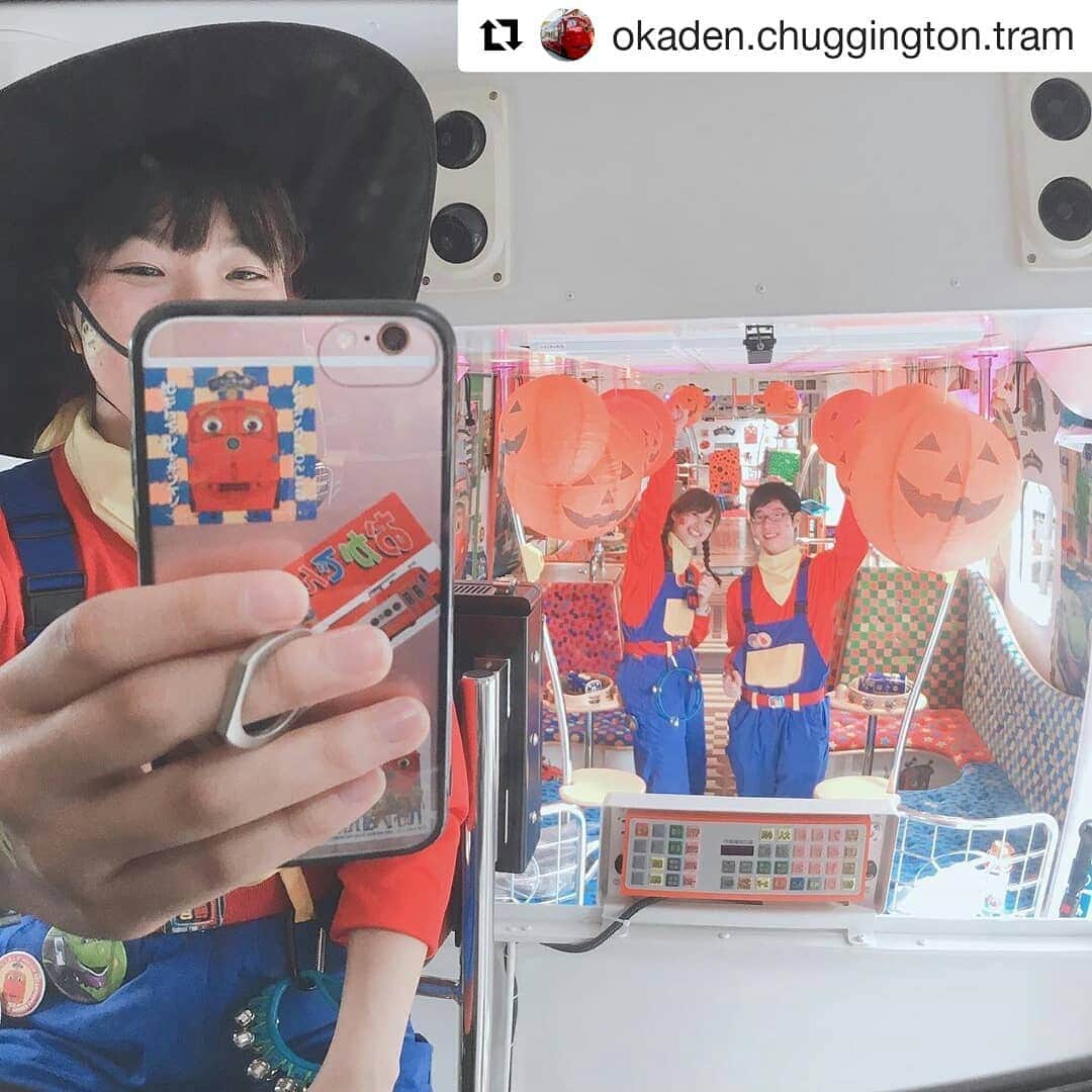 岡山放送さんのインスタグラム写真 - (岡山放送Instagram)「#Repost @okaden.chuggington.tram (@get_repost) ・・・ 10月も始まりましたね🎃✨ 10月31日はハロウィンだね🎃👻 今日は、車内を全体的に少し紹介するよ✨ カボチャのおばけがたくさんいるね〜🎃🎃1…2…3…も〜数えられないね😵 みんな是非、おかでんチャギントン電車へ遊びに来てね🤗💕 ・ ・ なんと月末には…🤭🤭🤭 ・ ・ ちあきおねえさんでした ・ ・ ・ #おかでんチャギントン #チャギントン #岡山#チャギントン電車 #チャギントン路面電車  チャギントンの放送は毎週日曜あさ6:15から好評放送中です！ #8ch#OHK#岡山放送」10月3日 16時04分 - ohk_official