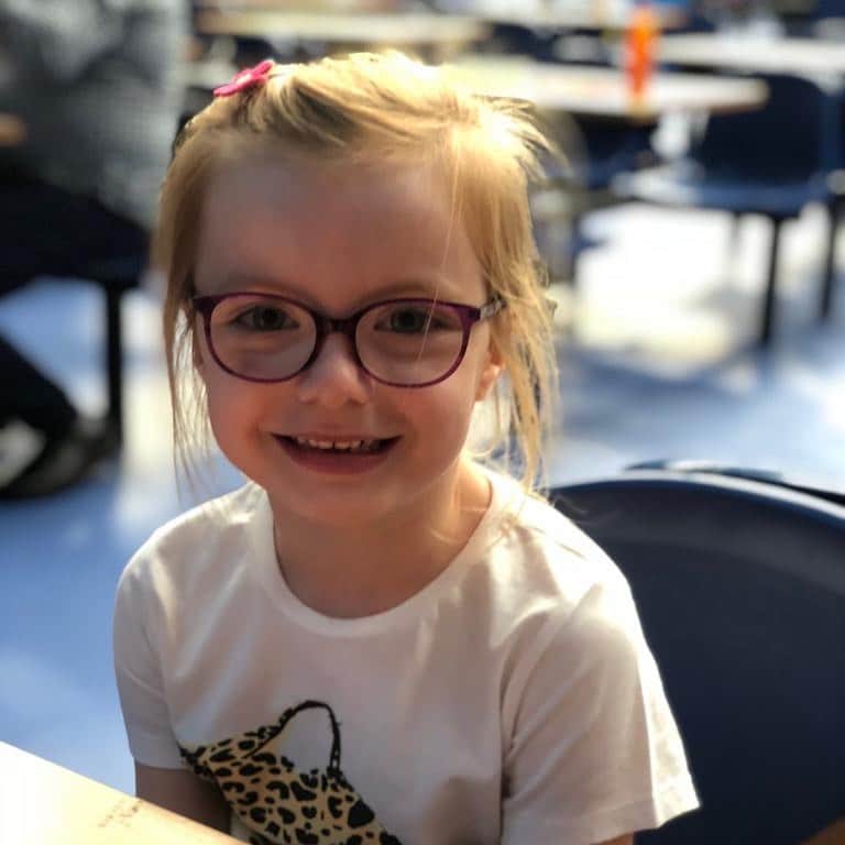 ティム・クルルのインスタグラム：「My beautiful girl is 6 today 🥳😍🍰 #prouddaddy」