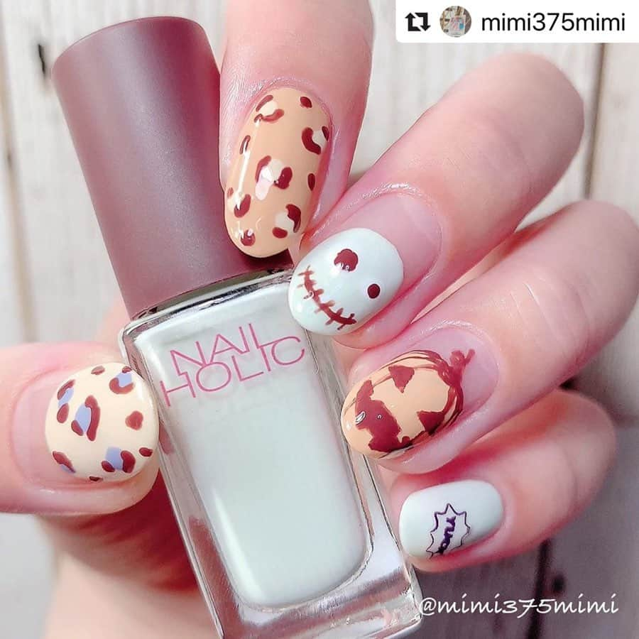 NAIL HOLICさんのインスタグラム写真 - (NAIL HOLICInstagram)「​⠀ 今回は公式アンバサダー @mimi375mimi さまの投稿をRepostさせていただきます！ ⠀ ⠀ 8/21発売！限定色【Sweets Holic】を使用したハロウィンネイル🎃⠀ カラフルなレオパード柄や、かぼちゃのイラストがPOPで可愛いですね❤️⠀ ⠀ 賑やかなデザインでも、パステルカラーでまとめると柔らかい印象になります✨⠀ 丸フレンチをベースにすると、ほどよい抜け感も生まれますね！  みなさんもカラバリ豊富なネイルホリックでハロウィンネイルを楽しんでみてください♪⠀ ⠀ #nailholic_kose #sweetsholic #nailholic #ネイルホリック #セルフネイル #ハロウィンネイル #repost ⠀ ⠀ ⠀ ・・・⠀ ⠀ ・ 9/29 ネイルホリックを使おうネイル 〜ハロウィンver〜 ・ ネイルホリックの限定色を並べた時、「ミルキーなハロウィンネイル出来そうだな〜」と思ってしたネイル🎃👻💅🏻 ・ ハロウィンネイルっておばさんの私には毎年とってもハードルが高いんだけど🤣おかげで今年は早めにチャレンジ出来ました🙌 ハロウィンネイルならごちゃごちゃ派手派手でも許されるかな？と思ったので親指と人差し指はレオパード🐆 ・ YE562(親指のレオパードの下地)は卵多めのプリンみたいな優しいイエロー🍮イエロー苦手な私でもそこまで肌浮きしなかった気がします。 GR761(中指&小指)はミルキーなミントグリーン💚春に塗っても可愛いだろうな〜🎶きっとイースターネイルでも大活躍！🐰🍀🍭 ・ これで12色中9色クリア✨苦手ゾーン脱出出来たかも？？ ・ ・ ベース：OPI ネイルエンビー カラー：ネイルホリック YE562、PU161、BR363、BE362、GR761 ウィンマックス ネイルアート用エナメル 白色 トップ：セシェヴィート ・ ・ ・ #セルフネイル部 #ネイルサークル #私のTRILLpic #TRILLネイル #セルフネイル #ネイル #selfnail #nail #selfnails #nails #大人可愛い #大人可愛いネイル #秋ネイル #オータムネイル #ハロウィンネイル #レオパードネイル #ひょう柄ネイル #ネイルホリック #nailholic #nailholic_kose #YE562 #BE362 #gr761」10月3日 17時00分 - nailholic_kose