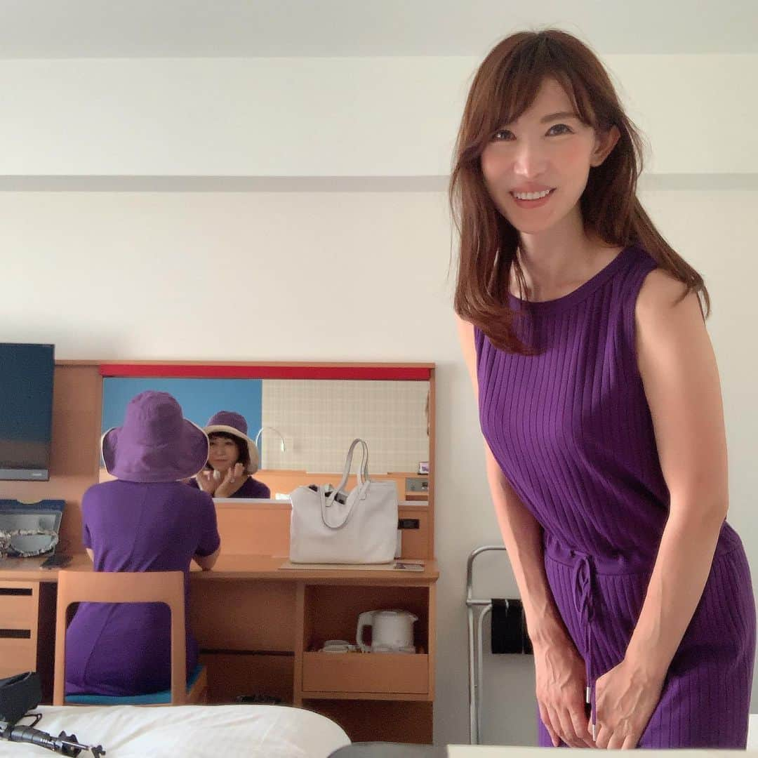 渋谷恭子さんのインスタグラム写真 - (渋谷恭子Instagram)「夏の思い出① 数少ない？2019年夏の思い出😊  @Izumi.hakamata ちゃんと広島へ行ってきた✨ 一緒にパープルコーデ💜 ・ ・ 今年はいづみちゃんと何回かお泊りできて楽しかった😊 3月…大阪のリッツ・カールトン 5月…東京ベイコート 8月…広島のグランヴィア これで終わりではなく、12月は大阪のインターコンチネンタルの予定💜 ・ ・ #お揃い #お揃コーデ #リンクコーデ #パープル #紫 #インスタグラマー #アラフォー #アラフィフ #ハット #グランヴィア広島 #広島 #hotelgranviahiroshima #フリーズマート #freesmart、」10月3日 17時02分 - kyoko.86