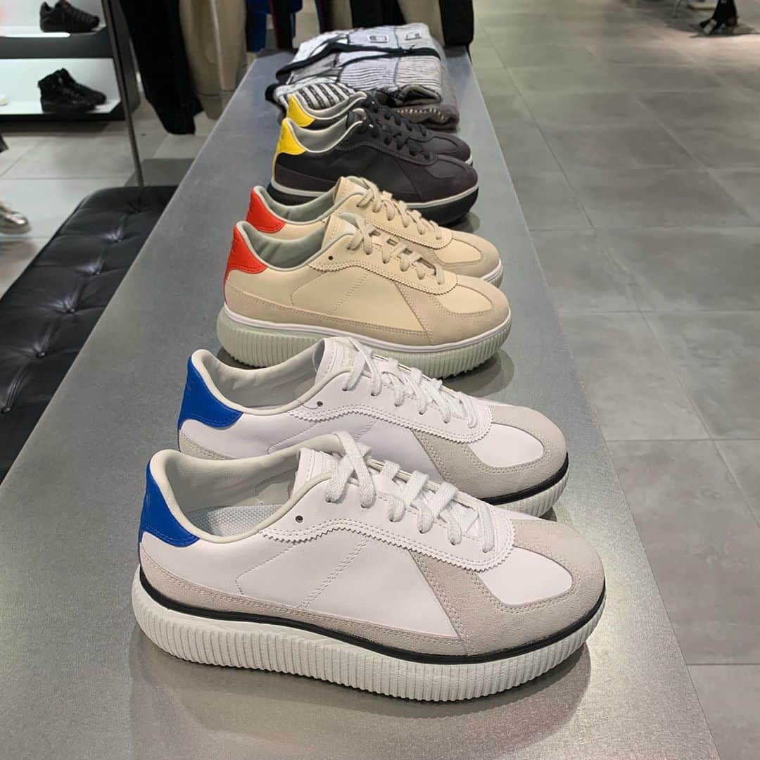 のインスタグラム：「ONITSUKA TIGER SHOES COLLECTION At 3F MODE 詳しくはプロフィールURLをチェック！ #Hankyu #HANKYUMODE #umedahankyu #阪急うめだ本店 #うめだ阪急 #阪急百貨店 #osaka #umeda #mode #ONITSUKATIGER #オニツカタイガー #チャンキーなシルエット #HSINTI #神戸牛レザー #純国産レザー製スニーカー #スニーカー」