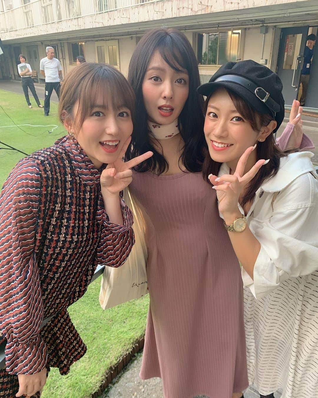 山田菜々さんのインスタグラム写真 - (山田菜々Instagram)「貴重な同い年☺︎ ふたりともほわーっとしていてそこでテンション上がるの？ってなる人たち☺︎ 抜群に優しいし素直な仲間です♡ 偶然よしもとで会いました。」10月3日 17時35分 - tannana.yamada