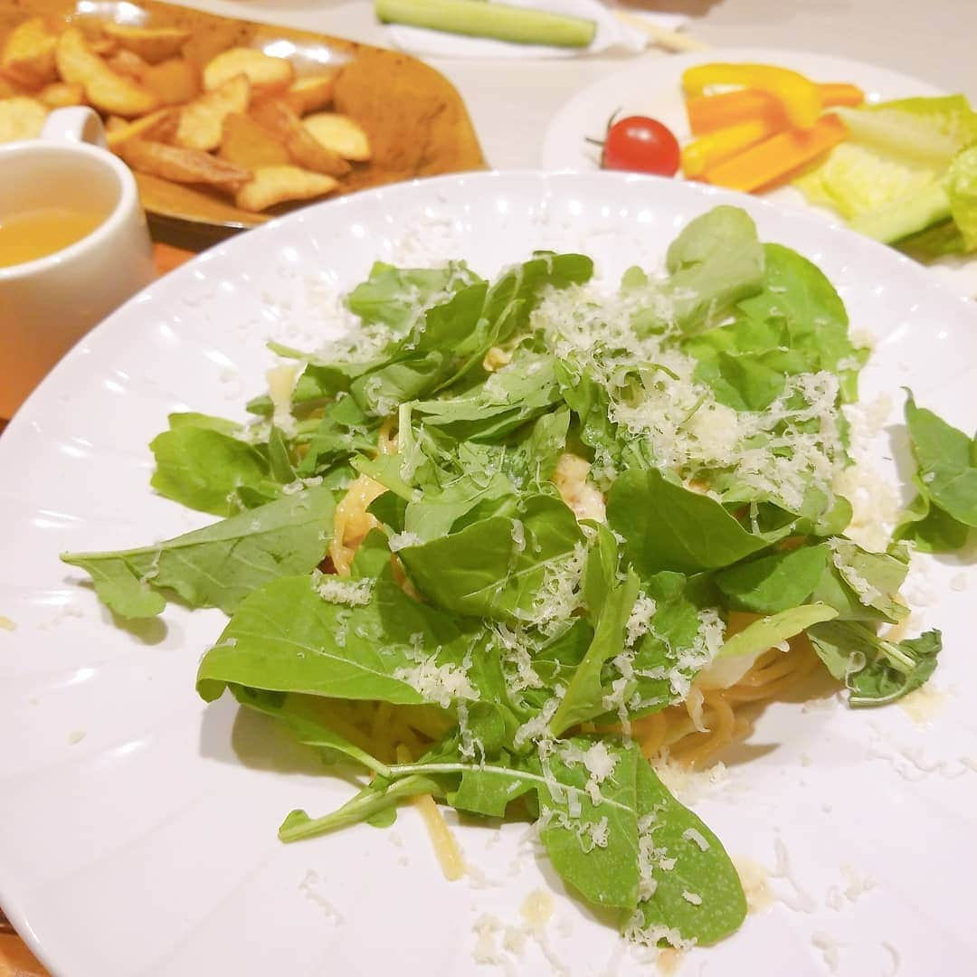 池田夏希さんのインスタグラム写真 - (池田夏希Instagram)「Pasta Lunch😋🍝💕 . バーニャカウダとフライドポテト食べ放題で素敵😍👏 子連れにとても優しいお店でした👶✨ . #パスタランチ #ランチ #キャベツとルッコラのラクレットクリームソースパスタ #バーニャカウダ #フライドポテト #食べ放題 #フリードリンク #個室 #子連れランチ #キチリ #pastalunch #lunch #pasta #bagnacauda #frenchfries #allyoucaneat #freedrink #privateroom #withchildren #kichiri #instagood #instafood #foodphotography #foodstagram #instalunch」10月3日 17時36分 - natsukiikeda624