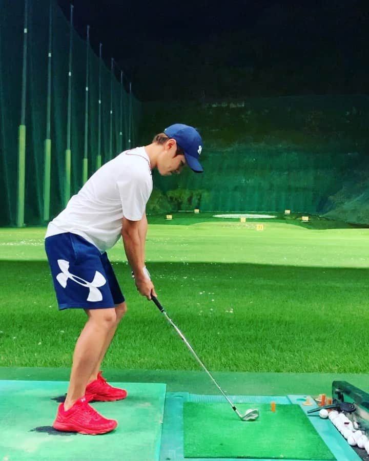 AKIのインスタグラム：「スイング備忘録  1枚目:Pw 2枚目:4I 3枚目:1W  #ゴルフ #ゴルフスイング #golf #スポーツ #sports」