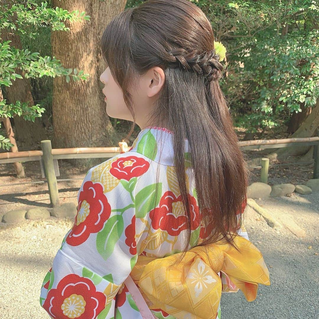 ちとせよしのさんのインスタグラム写真 - (ちとせよしのInstagram)「昨日の着物の足元と髪型︎︎︎︎☺︎ ･ ･ ･ #selfie #kimono #kamakura #hairstyle  #鎌倉 #着物 #鶴岡八幡宮 #ヘアアレンジ」10月3日 17時48分 - chitose_yoshino