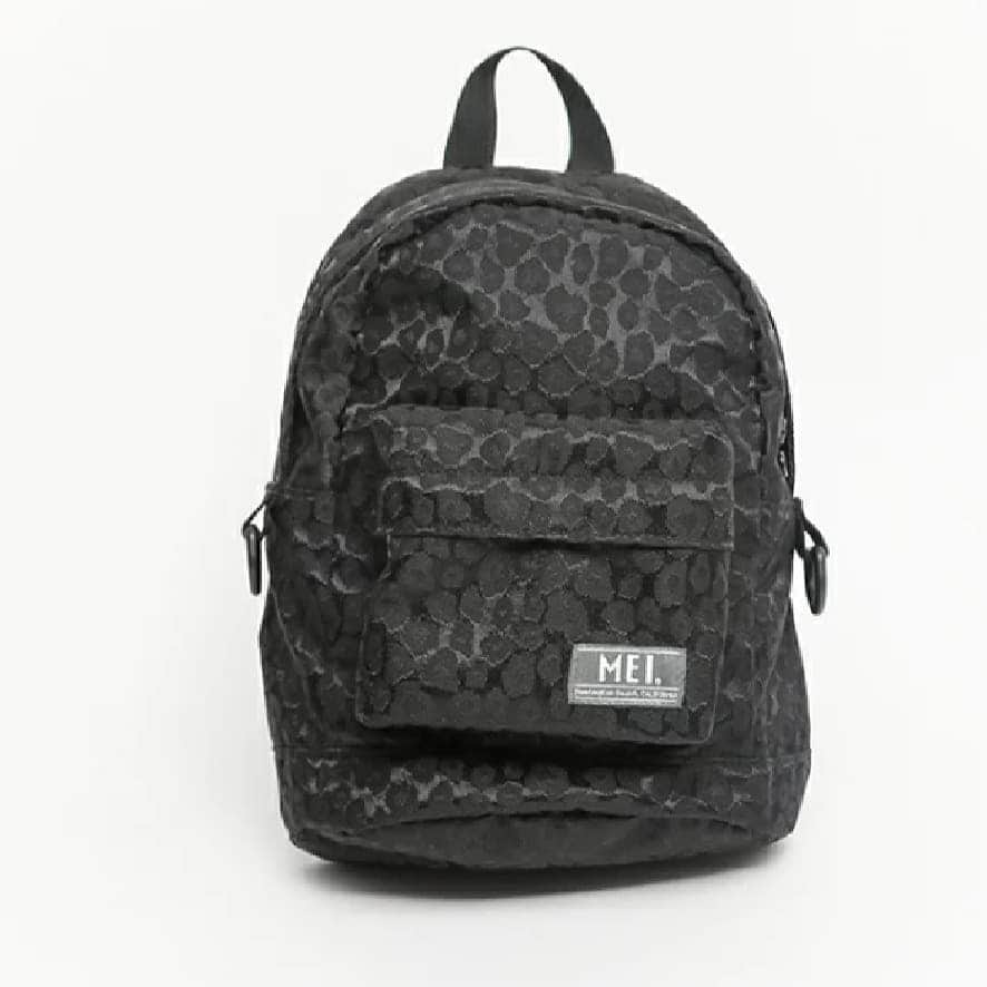 MEI(メイ) のインスタグラム：「•﻿ •﻿ ▶LEOPARD MINI BACK PACK◀ ﻿ ﻿検索🔍mei-000-193510  お出かけや旅行にぴったりなリュック◎ 秋服のトレンドのレオパード柄☆ シンプルコーデに映えるアイテムです♩  MEIのアイテムは全品﻿ 送料無料🚚🚚﻿ ﻿  #mei #mei_bag #meibag #bag #fes #camp#event #バッグ #フェス #キャンプ #公園 #shoping #chillout #picnic #ピクニック#outdoor  #アウトドア#登山#メンズライク#バックパック#リュック#ヒョウ柄#レオパード#バックパック女子リュック女子」