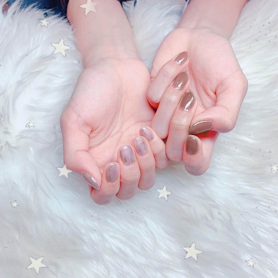 星名美怜さんのインスタグラム写真 - (星名美怜Instagram)「♥♥♥﻿ ㅤㅤㅤ .﻿ ㅤㅤㅤ 前回の#nail 載っけるの忘れてた😵 けど可愛いからみんなに見せたかった…ㅤㅤㅤ ﻿ ㅤㅤㅤ #mireinsta﻿ ㅤㅤㅤ ﻿ ㅤㅤㅤ #アシンメトリーネイル #秋ネイル #シンプルネイルㅤㅤㅤ #シンプルネイルデザイン #ハンドネイル #囲みネイルㅤㅤㅤ #nailsofinstagram #naildesigns #avenir ㅤㅤㅤ」10月3日 18時08分 - hoshina_mirei_official