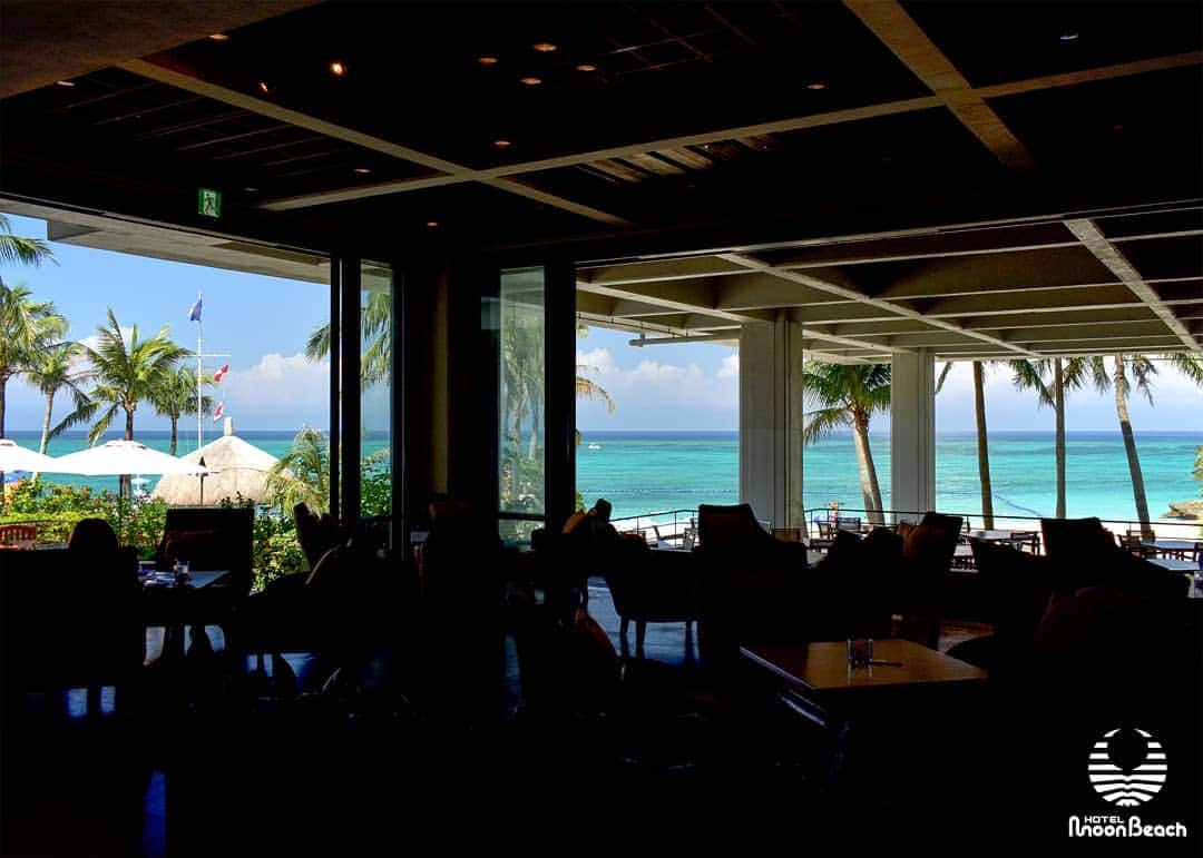 のインスタグラム：「10月3日、ラウンジバー「ラナイ」のパノラマビュー Panorama View of Lounge & Bar "Lanai" 3Oct2019 #沖縄 #恩納村 #沖縄ホテル #沖縄リゾートホテル #沖縄旅行 #沖縄ビーチ #沖縄プール #インフィニティプール #沖縄サンセット #沖縄好き #夕焼け #夕陽 #ホテルムーンビーチ #ムーンビーチ #ムーンビーチホテル #okinawa #okinawabeach #okinawahotel #okinawaresorthotel #okinawatrip #okinawapool #okinawasunset #okinawalikes #okinawalabo #okinawa_life #infinitypool #moonbeach #moonbeachhotel #docomomo #japan」