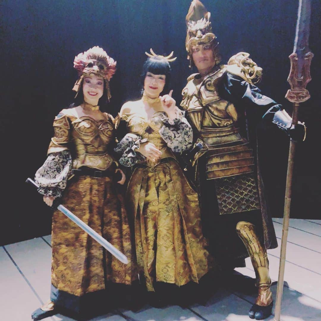 肘井美佳さんのインスタグラム写真 - (肘井美佳Instagram)「The stage play I had been in is being seen on the screen!  明日10月4日から、私が頞儞羅の剣布役で出演した 「髑髏城の七人〜season月〜〈下弦の月〉」 が映画館でゲキシネとして公開されます！  先日私も試写会に行かせてもらったのですが、なんとその回はたまたま私だけでして… 貸切でみました！ 独り言いいまくったよね〜 カラオケばりに一緒に歌ったよね〜  次は映画館で皆様と一緒に観たいと思います！どうぞよろしくお願い致します。  #sevensoulsintheskullcastle #髑髏城の七人 #月ドクロ #懐かしいなぁ」10月3日 18時19分 - mikahijii