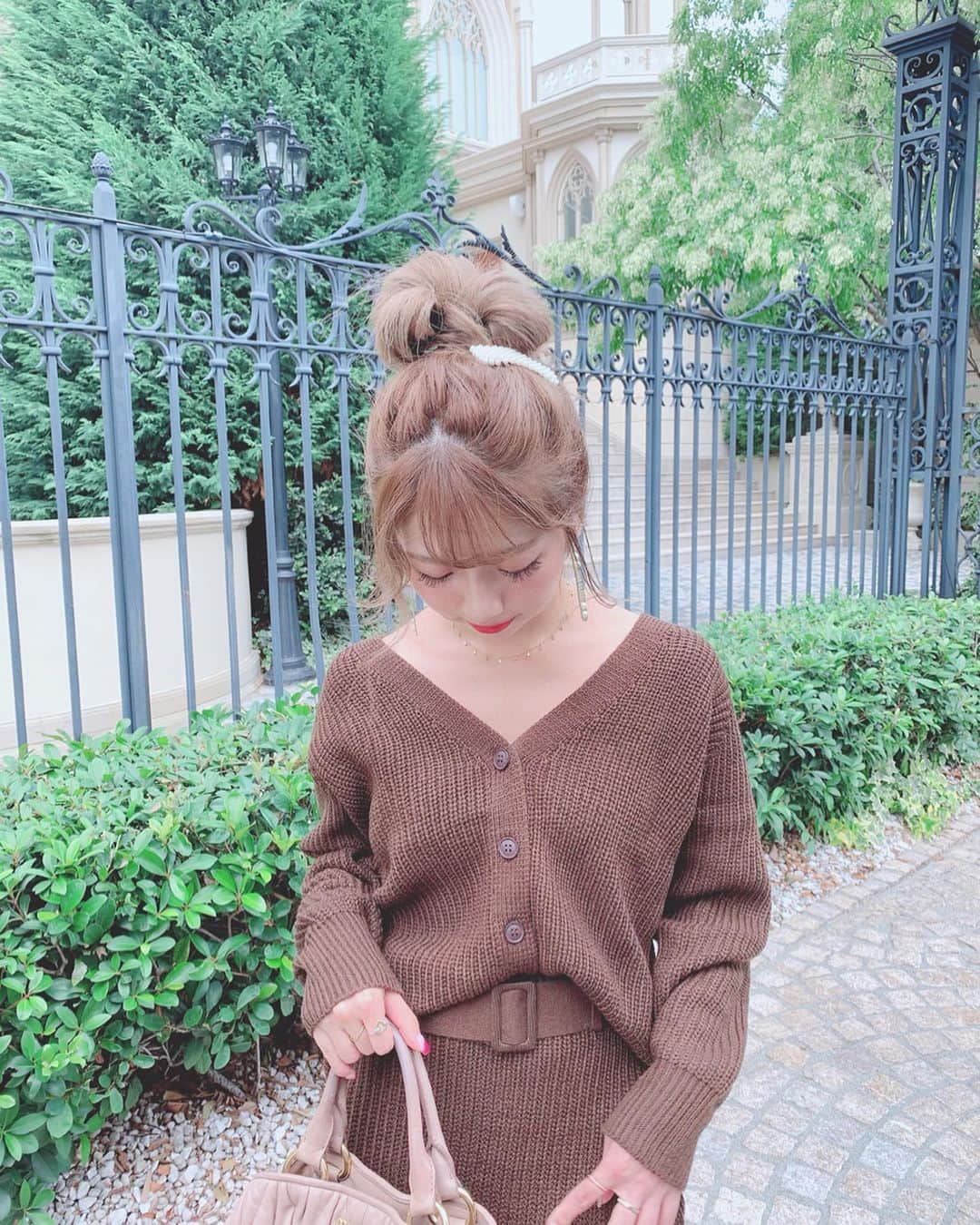エリンコさんのインスタグラム写真 - (エリンコInstagram)「🧸🥨 . のんびりお出かけ💓💓💓 . 少し涼しくなってきたから 楽チンなニットセットアップ着たよ🧶 . トレンドのブラウンコーデでまとめたよ🧸🥐 @fifth_store . #fifth #fifthtl #フィフス #ベルト付きスカートニットセットアップ #低身長コーデ #152cmコーデ #ニットセットアップ #セットアップ #えりんコーデ #大人っぽコーデ #秋コーデ #ブラウンコーデ #フェミニン #ニットコーデ」10月3日 18時24分 - erinko0315