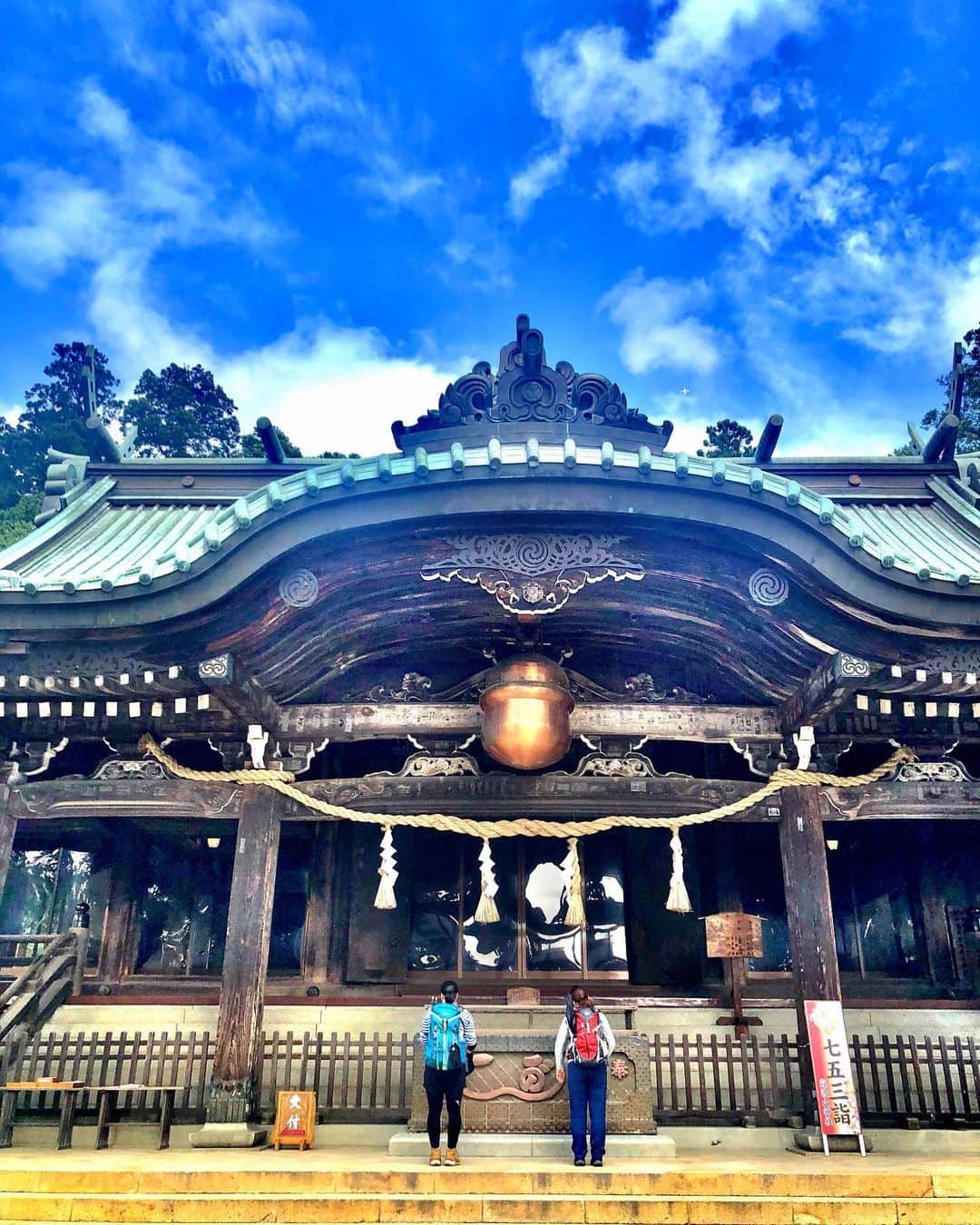 佐藤エリのインスタグラム：「♡ . . Japanese shrine ⛩ . 被日本美丽的大自然包围的神社 寺院仏閣 . . #Japan#JapanTravel#Nature#relax#Mountain#river#Myhometown#bluesky#前往日本#旅游#日本旅游#神社#大自然#蓝天」