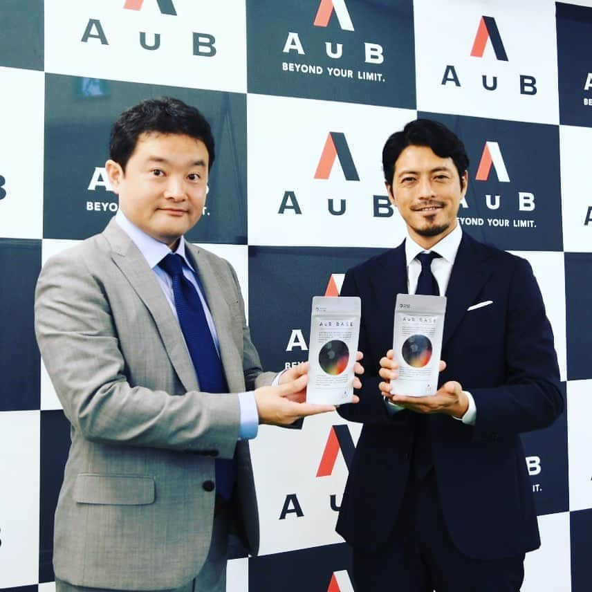 鈴木啓太さんのインスタグラム写真 - (鈴木啓太Instagram)「AuB🏃‍♂️🏟💊 ・ ・ ・ 4年間の研究 ・ 500人以上のトップアスリート ・ 1000検体以上 ・ これらのデータ分析から、ようやく発表出来たプロダクト「AuB BASE」 ・ #athlete #micro #bio #aub #AuB #アスリート菌ミックス #AUBBASE #スポーツ #コンディショニング #makuake #となりの博士」10月3日 18時38分 - keita.suzuki.official