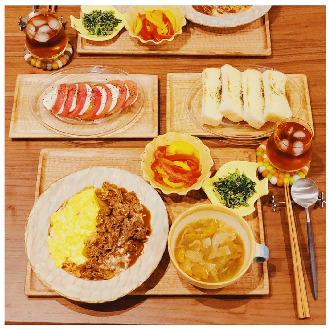 高梨臨さんのインスタグラム写真 - (高梨臨Instagram)「オムハヤシが食べたーい！という日のごはん。 パプリカのマリネ・野菜たくさんスープ・ほうれん草の胡麻和え・カプレーゼ・ガーリックトースト。 #高梨食堂」10月3日 19時02分 - rintakanashi_official
