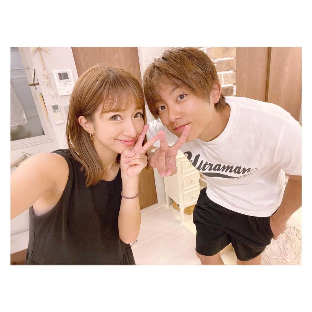 辻希美さんのインスタグラム写真 - (辻希美Instagram)「ぐるナイｏａなう☺️💕" 見てね❤️ #ぐるナイ #なう #oa #見てね #夫婦共演 #杉浦夫婦 #☺️💕 #写真　は #たぁくん #上海帰り #笑 #お疲れ様です‼️」10月3日 19時04分 - tsujinozomi_official