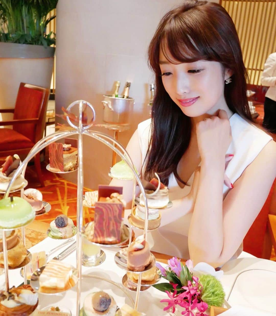 越馬千春さんのインスタグラム写真 - (越馬千春Instagram)「. @thepeninsulatokyo  で秋のアフタヌーンティー🍁🌰🍠☕️💓 . . 秋のものは何でも美味しいです🤤💓 あやぷーとも久々に話せて嬉しかったな✨ #peninsula #peninsulahotel #ペニンシュラ東京 #ザロビー #thelobby #peninsulatokyo #アフタヌーンティー#afternoontea #AT #tea #スイーツ#sweets #teatime #sweets #cake #モンブラン #秋アフタヌーンティー #chocolate #dessert #千春の趣味 #女子会 #アフタヌーンティー会」10月3日 19時10分 - chiharukoshiba