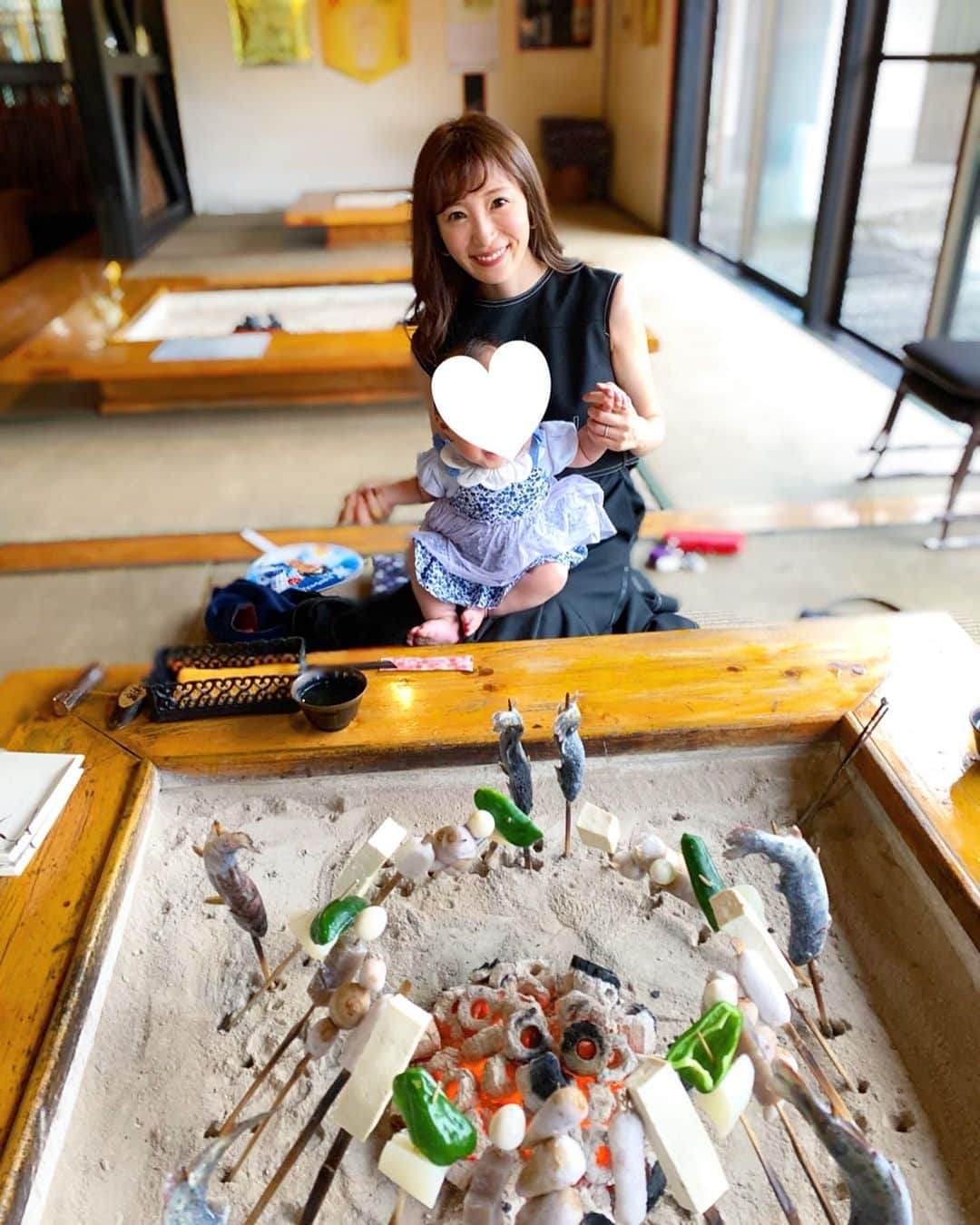 小林真由のインスタグラム：「⋆﻿ ⋆﻿ 熊本 阿蘇の田楽🍢﻿ ﻿ 娘は初めての熊本でした👶🏼✨﻿ 思いっきり祖父達に甘えて﻿ 美味しいご飯と空気に癒されて﻿ 楽しい時間って本当に一瞬😭🥺﻿ ﻿ 近所の方々が娘に会いに集まってくださったり﻿ 田舎の温かさを毎回感じます😭💕﻿ ﻿ 親戚中が娘の写真更新を﻿ 楽しみにしてくれてるので﻿ これからも毎日頑張ろうと思います👶🏼📷笑﻿ (みてねのアプリで共有♡)﻿ ﻿ #熊本 #旅行 #国内旅行 #家族旅行 #子連れ旅行 #生後10ヶ月 #女の子 #ベビー #阿蘇 #ファッション #コーデ #ママコーデ #ママライフ #コーディネート #ワンピース #セルフォード #coordinate #fashion ﻿」