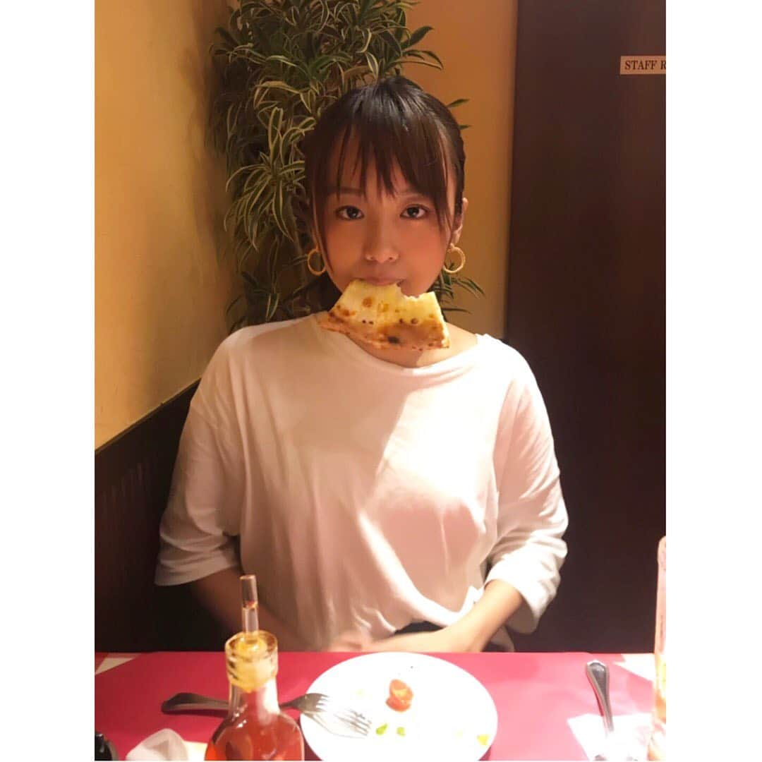 真下玲奈さんのインスタグラム写真 - (真下玲奈Instagram)「最近、また食欲が戻ってきた！ お腹すいたぁ！ . でもこれからレッスンだ。 いってきます！ . #腹ペコ #お腹すいた #真下玲奈 #kenhirama #いただきます #ピザの食べ方 #はらぺこあおむし #セッション後 #レッスンへ #今日も #頑張ります」10月3日 19時12分 - r.mashitaaa.221