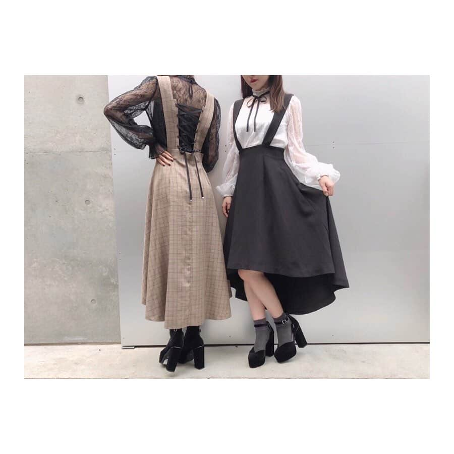 EATMEさんのインスタグラム写真 - (EATMEInstagram)「10.3 update... #EATME #OCTOBER #NEW #ITEM #🌹 パンプス➡︎発売中 トップス、ジャンスカ➡︎10.4発売予定 ソックス➡︎参考商品 . TOP画面のURLからEATME WEB  STOREをCHECK💁🏻‍♀️ @eatme_japan . チュールフリルレースブラウス（ #BLOUSE ） ¥9,000（＋tax） COLOR🎨:O/WHT.BLK.PPL SIZE📐:FREE . BACKレースアップジャンスカ（ #JUMPERSKIRT ） ¥11,800（＋tax） COLOR🎨:BLK.MIX.PPL SIZE📐:S.M . カッティングパンプス（ #PUMPS ） ¥13,000（+tax） COLOR🎨:BLK.PPL SIZE📐:S（22.5cm) M（23.5cm）、L（24.5cm） . #EATME_LINKCODE #eatmejapan #イートミー #fetishmode #2019aweatme #VINTAGEAFTERNOONTEA #益若つばさ #tsubasamasuwaka #fashion #japan #tokyo #harajuku #osaka #umeda #原宿 #大阪 #梅田エスト #instagood #like4like」10月3日 19時13分 - eatme_japan