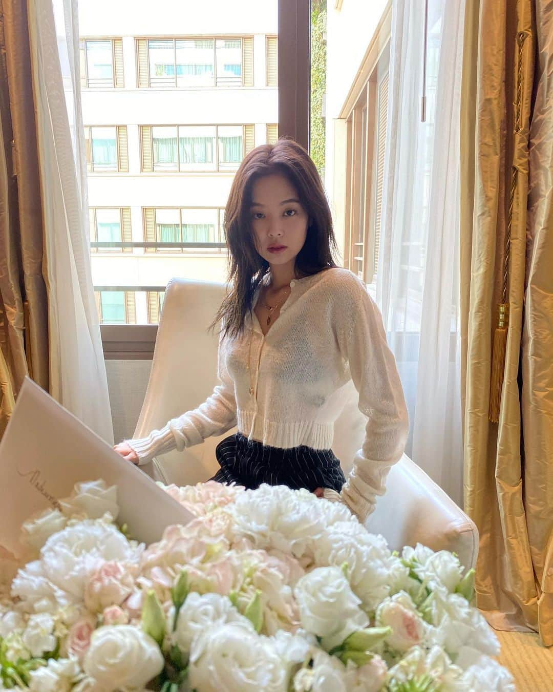 ジェニーさんのインスタグラム写真 - (ジェニーInstagram)「Flowers may brighten your day」10月3日 19時39分 - jennierubyjane