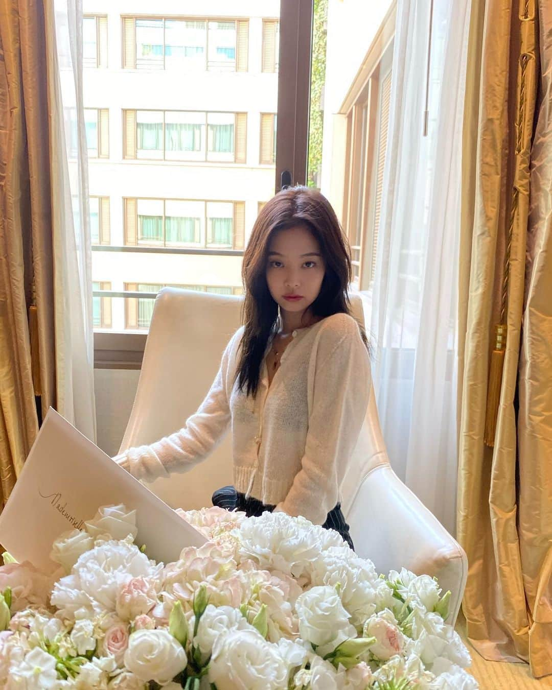 ジェニーさんのインスタグラム写真 - (ジェニーInstagram)「Flowers may brighten your day」10月3日 19時39分 - jennierubyjane