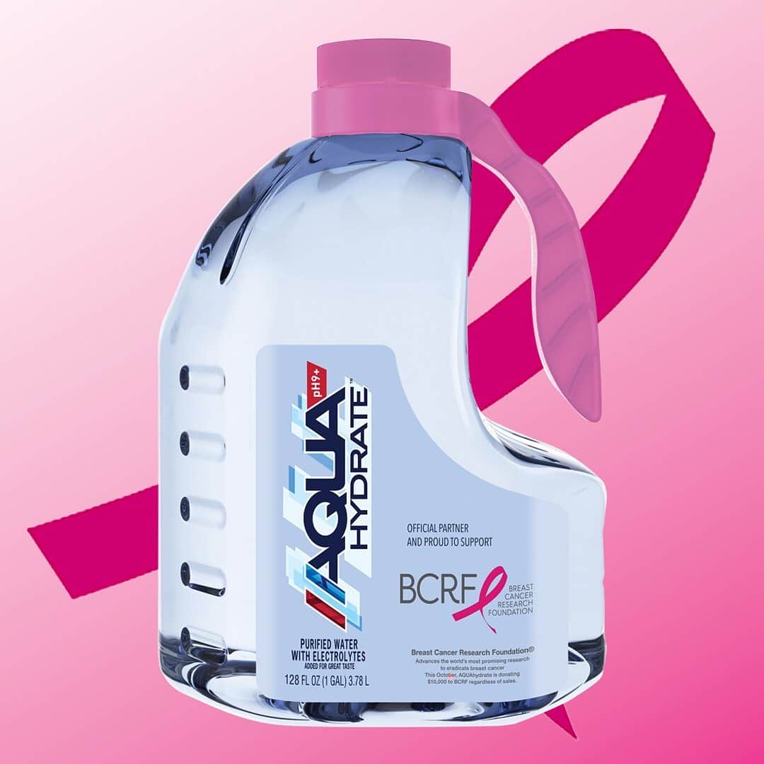 マーク・ウォールバーグさんのインスタグラム写真 - (マーク・ウォールバーグInstagram)「@aquahydrate is proud to support The Breast Cancer Research Foundation (@bcrfcure) with an exclusive pink handle gallon during breast cancer awareness month. Pink handle gallons can be found at @cvspharmacy, @gnclivewell and other fine retailers near you. #AQUAhydratePink」10月4日 5時43分 - markwahlberg