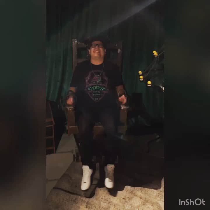 リコ・ロドリゲスのインスタグラム：「Things got a little crazy at the #FreeformHalloweenHouse 👻🎃」
