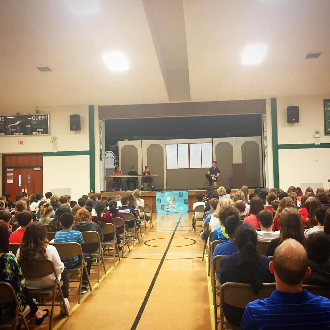 クリス・コルファーさんのインスタグラム写真 - (クリス・コルファーInstagram)「Thanks for having me Westfield Middle School! See everybody tonight @ 7PM at ANDERSON’S BOOKSHOP in Naperville, Illinois!」10月4日 6時22分 - chriscolfer