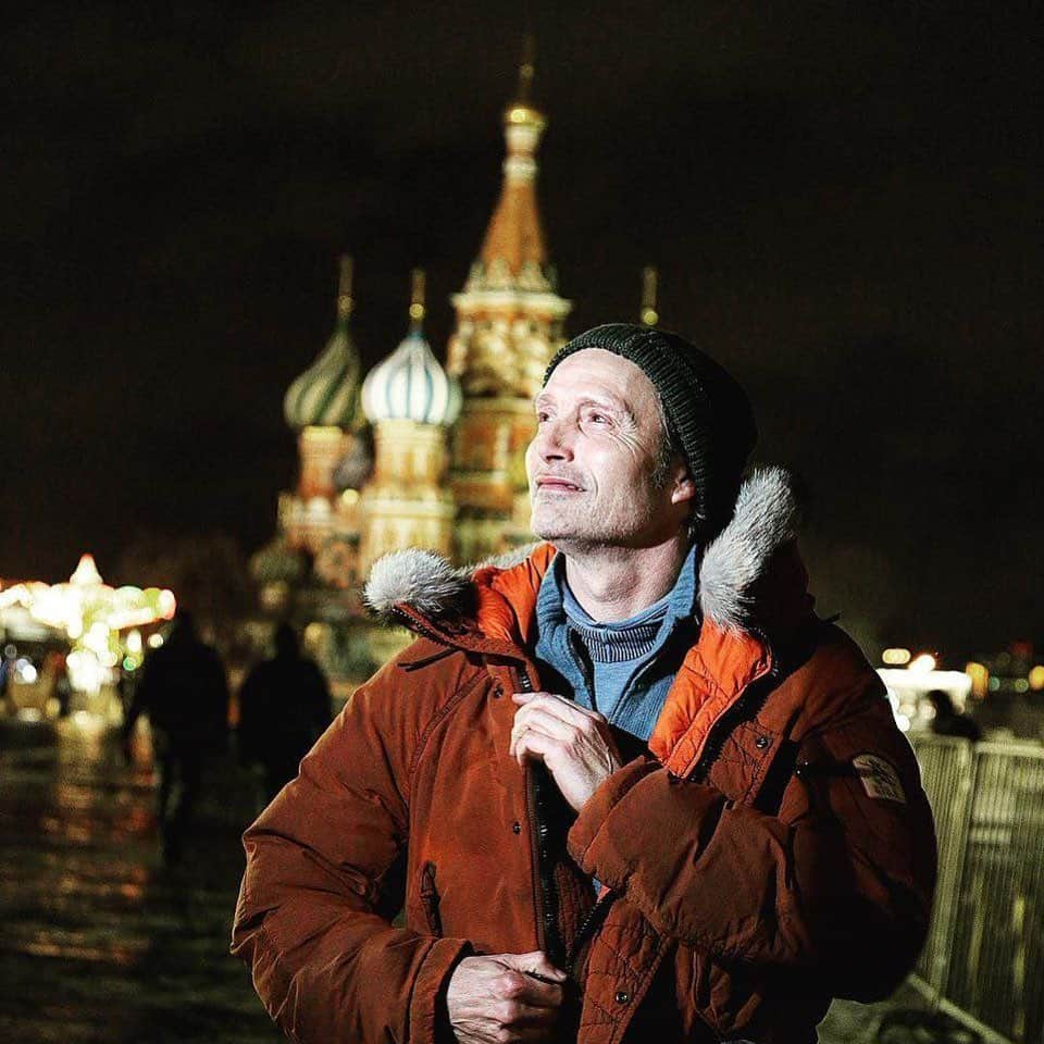 マッツ・ミケルセンさんのインスタグラム写真 - (マッツ・ミケルセンInstagram)「#ThrowbackThursday: In Moscow earlier this year. 🇷🇺 #MadsThursday #moscow #russia #theofficialmads」10月3日 21時39分 - theofficialmads